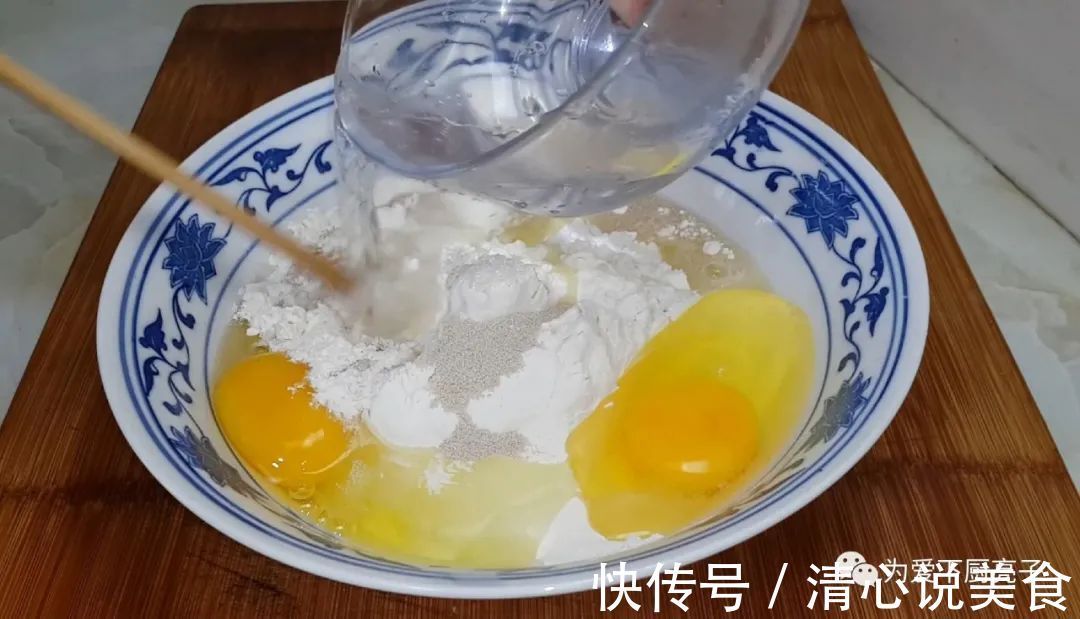 红豆饼又吃新吃法，不蒸不烤不油炸，松软又香甜，孩子爱吃不挑食