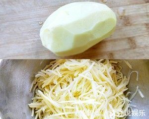 一个土豆就能做出3人的早餐，外酥内软不油腻，孩子吃了忘不了！