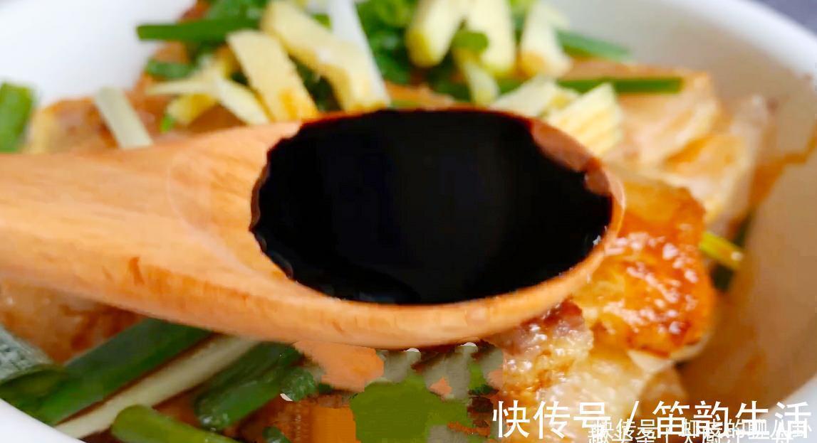 五花肉别再红烧了，教你个秘制做法，开胃又解馋，农村待客全靠它