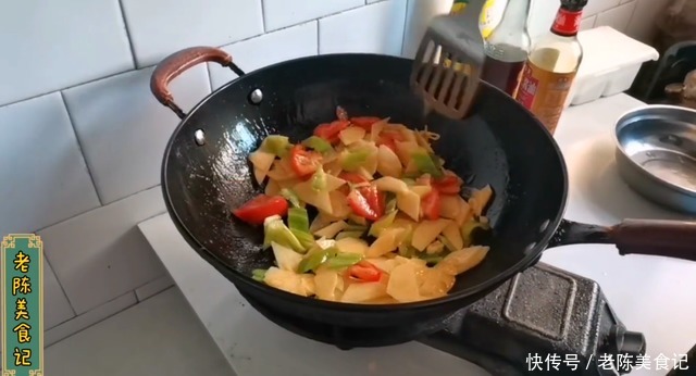 够吃|家常菜番茄炒土豆的做法,开胃营养又下饭,一大盘都没够吃