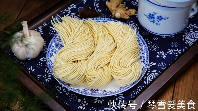 血脂异常|高血脂是因为面条吃多了?医生提醒:若想血脂平稳,这2物需少吃