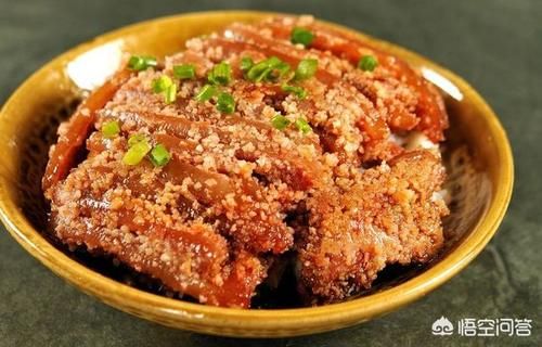 大家平时做家常菜时，五花肉是先用料酒和其他佐料腌一阵还是直接炒？