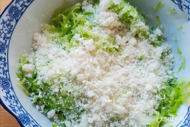 入冬后多吃萝卜，教你4种新吃法，营养解馋，端上桌全家抢着吃