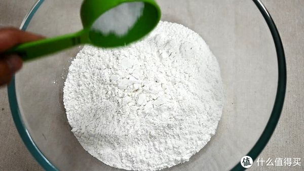 不用烤箱，平底锅就能做出松软如蛋糕的松饼，简单到没朋友