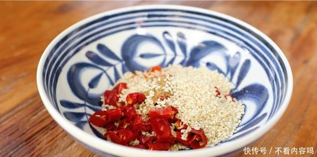 我家就爱这菜吃包菜,一次腌2瓶,吃饭来点特下饭,简单好吃