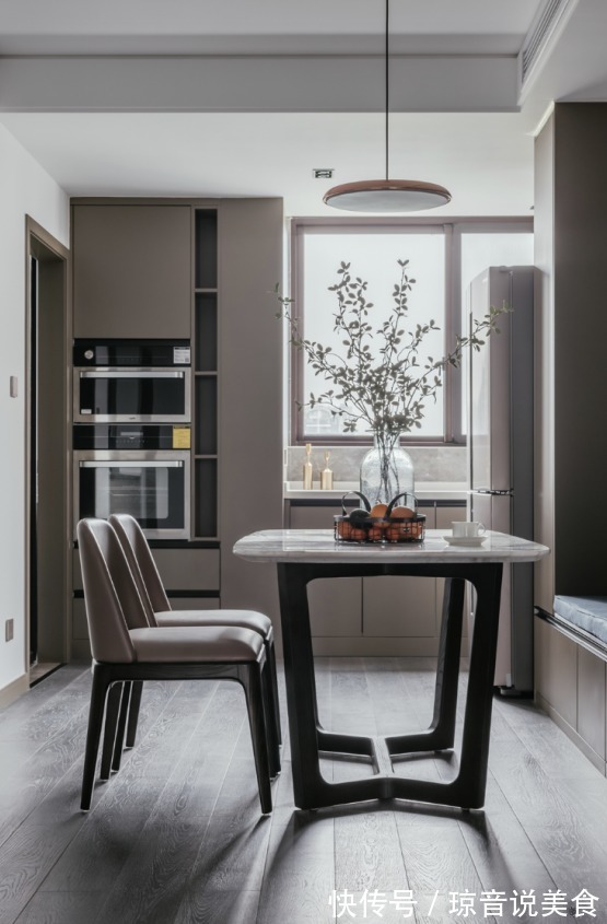 书房|过道别再浪费了,学他家这么装,书房、杂物间都有了!实用性倍增