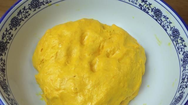 面粉别蒸馒头了,加半个南瓜,试试这样做,松软香甜,比面包好吃