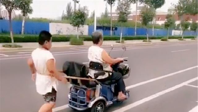 孙子|8岁男孩140斤，奶奶出绝招帮孙子减肥，现在奶奶真难当