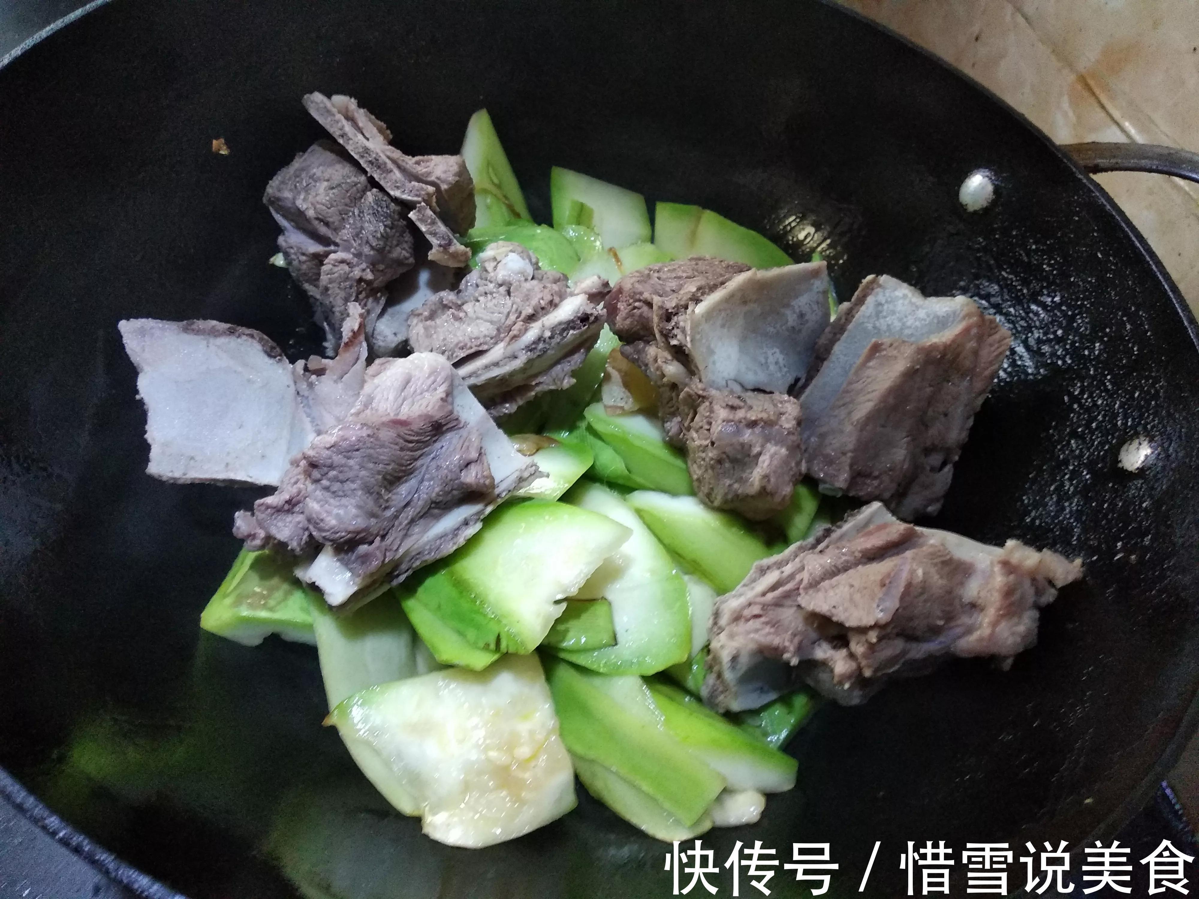 入秋后,要吃这菜得抓紧,跟骨头炖鲜嫩又营养,错过可要再等一年