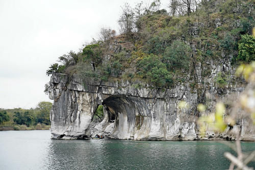 都说桂林山水甲天下，来打卡冬天灰蒙蒙的象鼻山，景色到底如何？