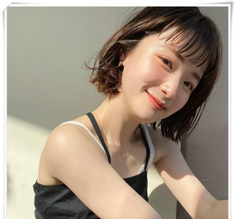 下巴|颧骨高下巴短大方脸,深度解析三大脸型,选择更适合自己的发型