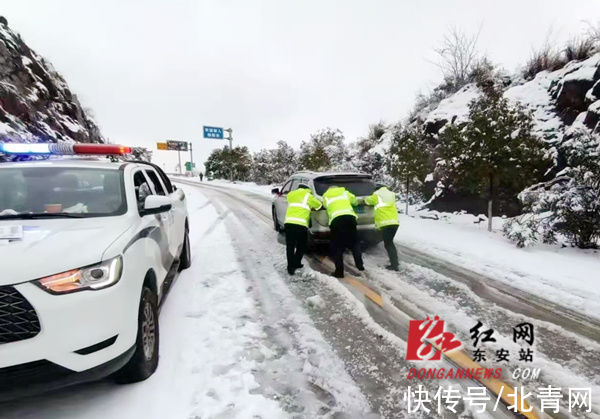 人民警察|东安交警浴“雪”保畅安