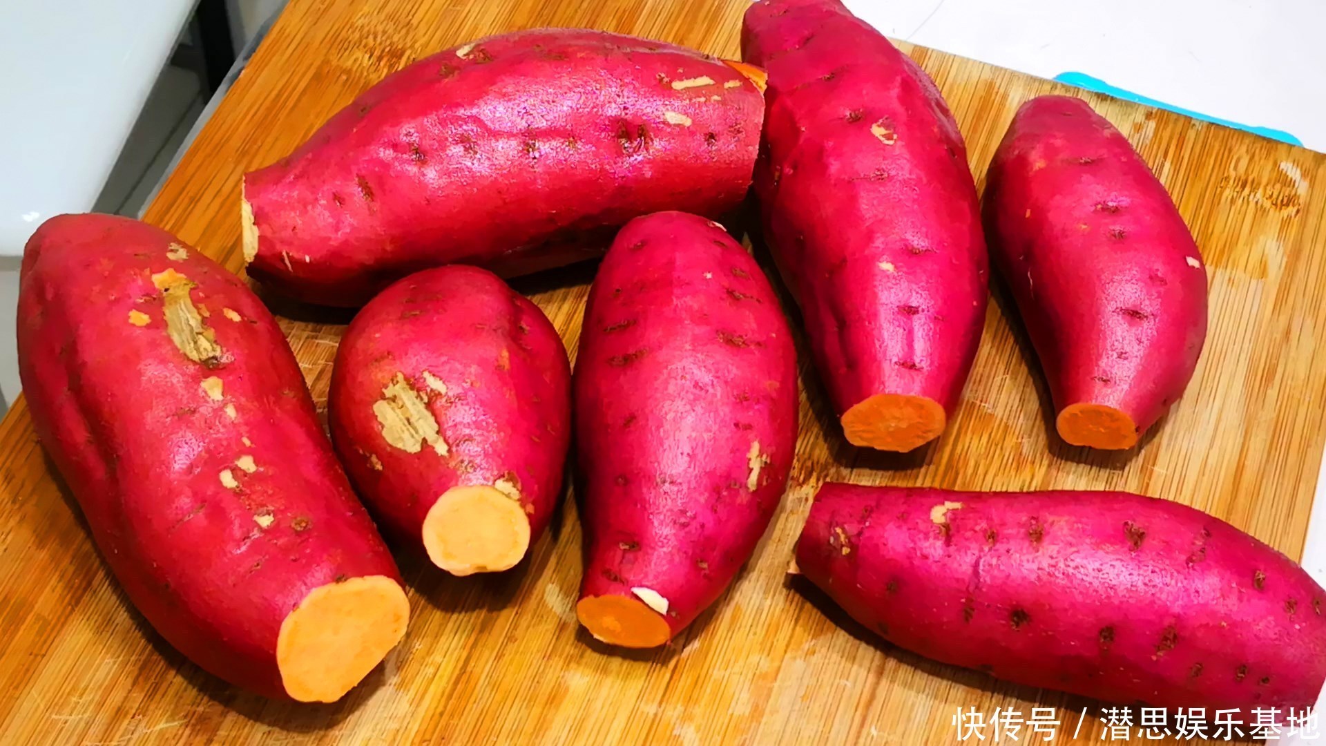 简单|原来烤红薯如此简单,往电饭锅里一扔,香甜还流糖汁,比买的好吃