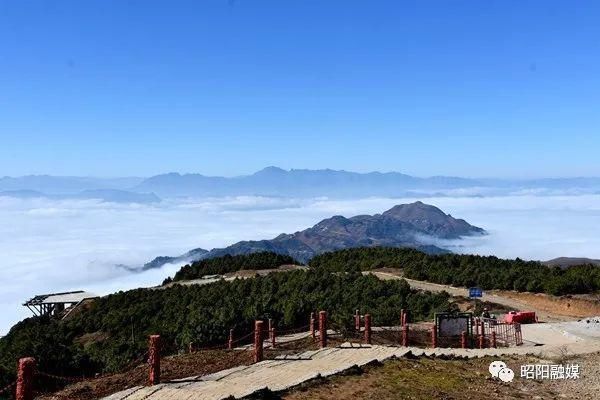 山包|壮丽大山包：云海翻腾鹤声起 天蓝水碧美如画！