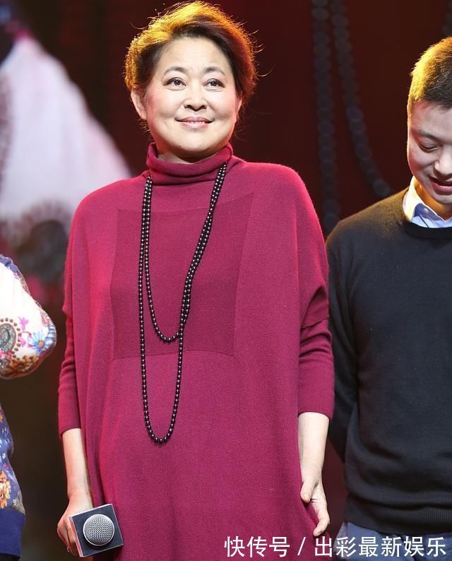 书法艺术#落款倪萍的书法,估价8千到1万元,这是书法吗