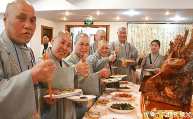  尽量少|游客寺庙旅游尽量少捐“香火钱”看看和尚的伙食你就知道了