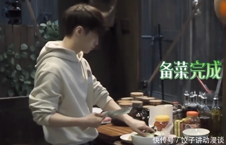 做饭 张艺兴做饭频频出错,但这真的全怪他吗?黄磊的安慰值得点赞