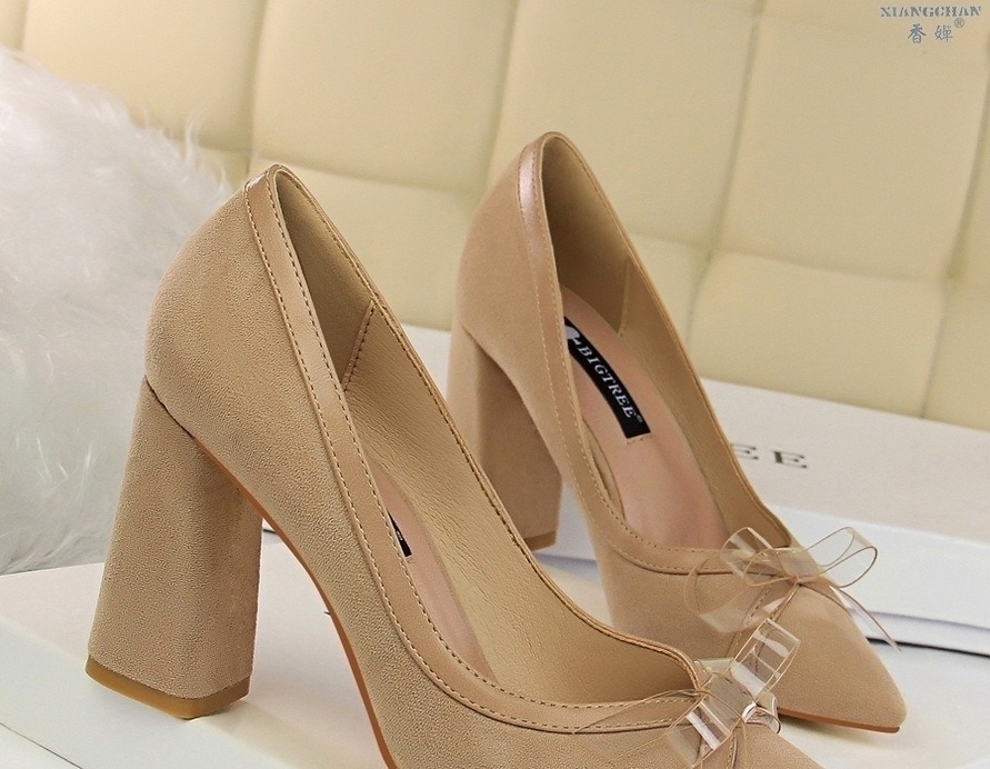 夜店 女人身材丰满,就要穿这种高跟鞋,性感妩媚,显高显瘦,贼美