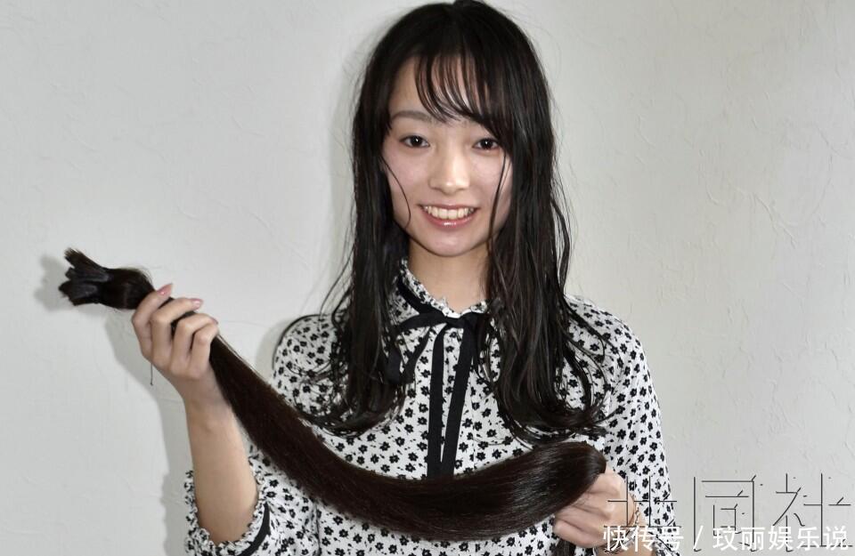 美国女子剪掉全球最长指甲 长度超7米留了28年 网友评论亮了 粉紫色 美国女子剪掉全球最长指甲 长度超7米留了28年 网友评论亮了 粉紫色