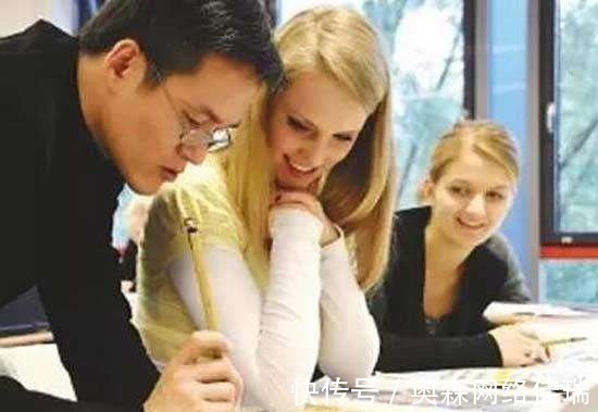 中小学#世界都在学习汉语,我们小学生连毛笔都不会拿,更别提间架结构