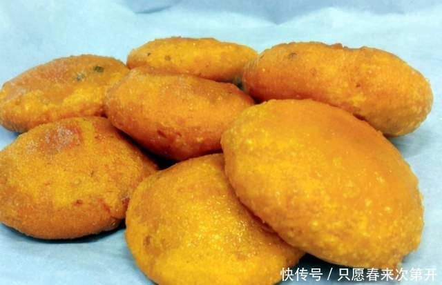 油炸糕总破皮？3个窍门要牢记，油炸糕个个鼓大泡，香酥软又嫩