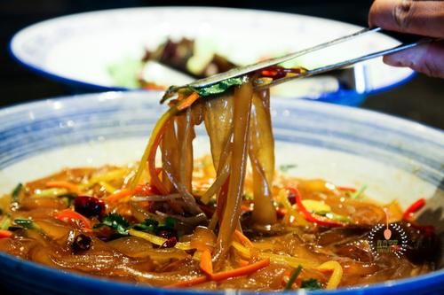  房子|北京老年人生活，退休金8000，住十万房子，去五星级酒店吃自助餐