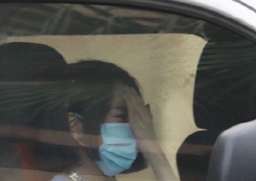 青你2选手为决赛出奇招曾可妮剪成“阴阳头”,上官喜爱染荧光红