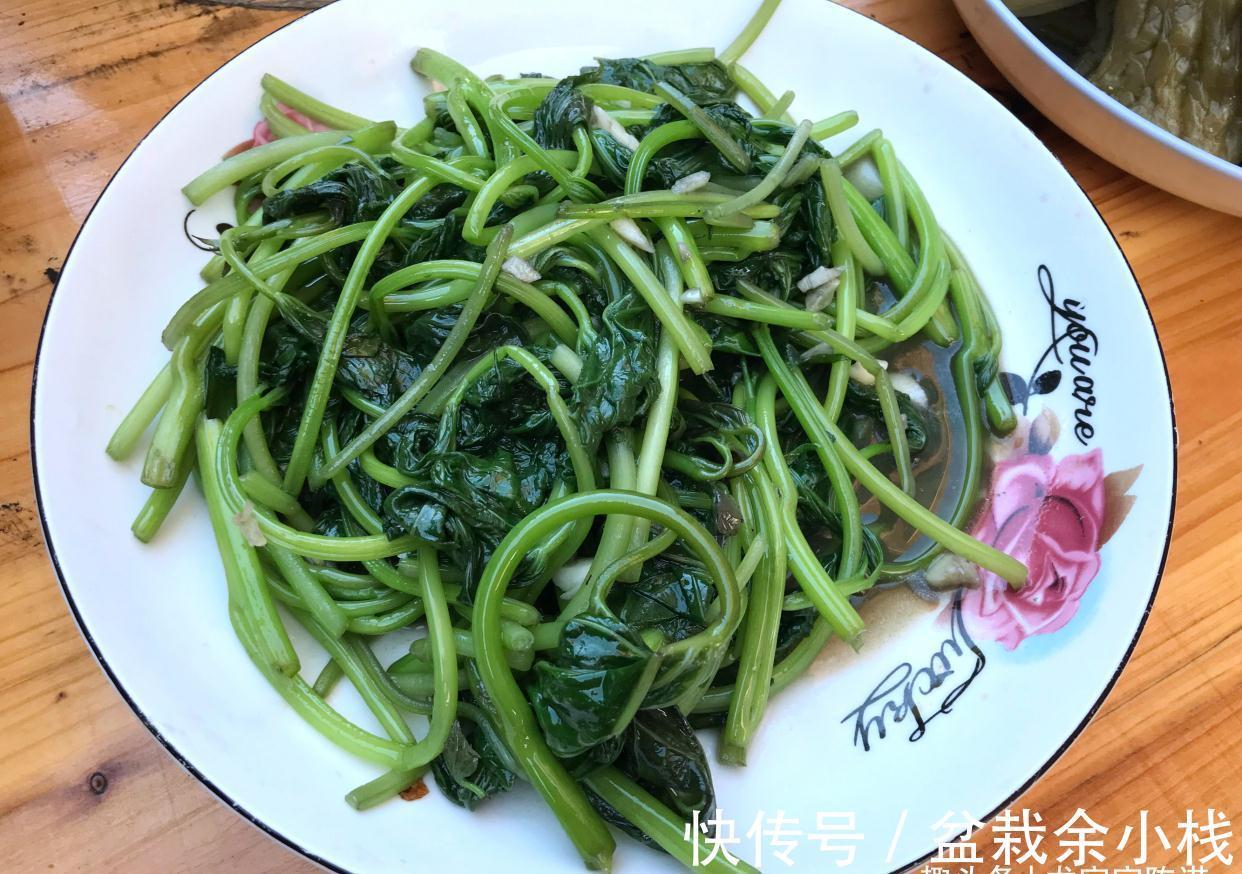 晒晒我家的国庆家宴，5小时做一桌菜，有人嫌弃，有人馋到流口水