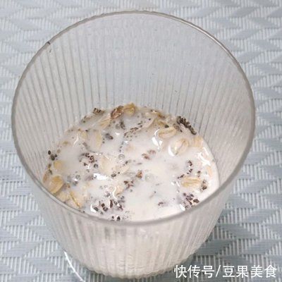 奇亚籽|#一周减脂不重样#奇亚籽麦片隔夜杯，好吃不胖
