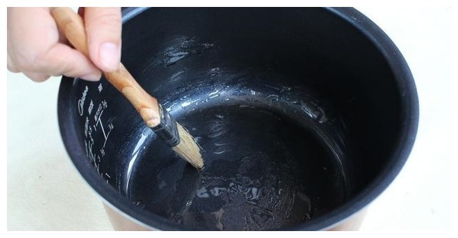 家里没烤箱,分享一个用电饭煲做面包的方法,松软好吃比卖的还香