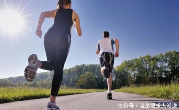 46岁男子尿酸高达860，入院就下了病危，提醒2种水是祸根