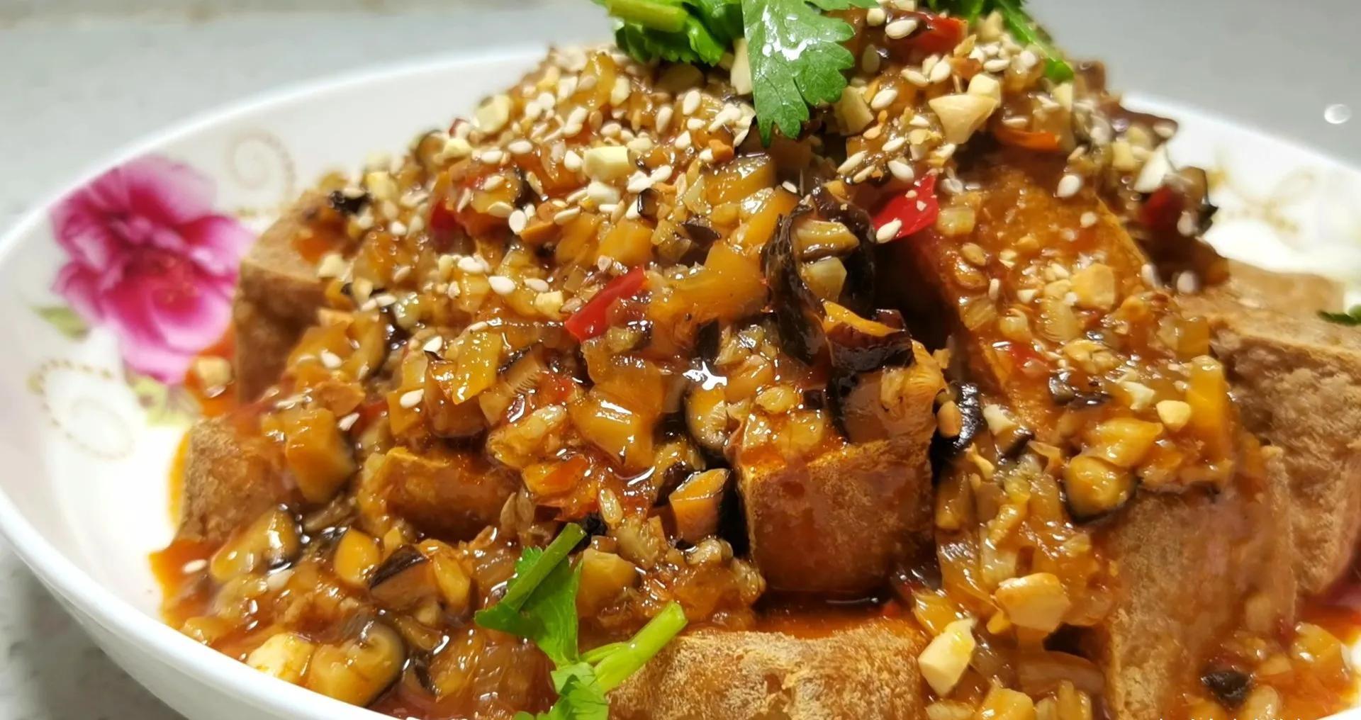 街边小吃浇汁豆腐的做法,外焦里嫩,越吃越香,再多都吃不够