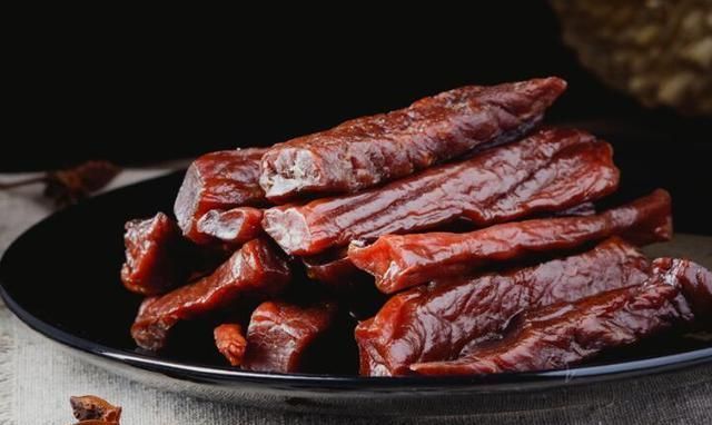 自制风干肉,做法简单,口感筋道无腥味还不柴,比风干牛肉好吃