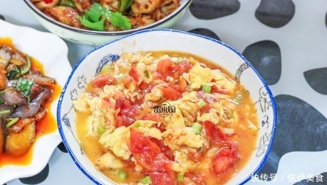 番茄炒蛋|晒晒我下班到家做的晚餐,3个菜成本30块,在饭店80都吃不到