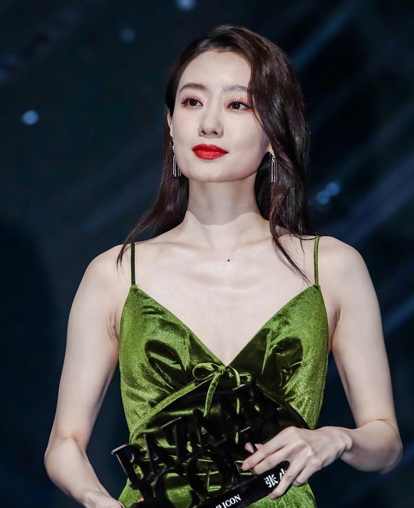 因婚纱设计被关注,诸多女星的好友,兰玉到底有多大魅力?