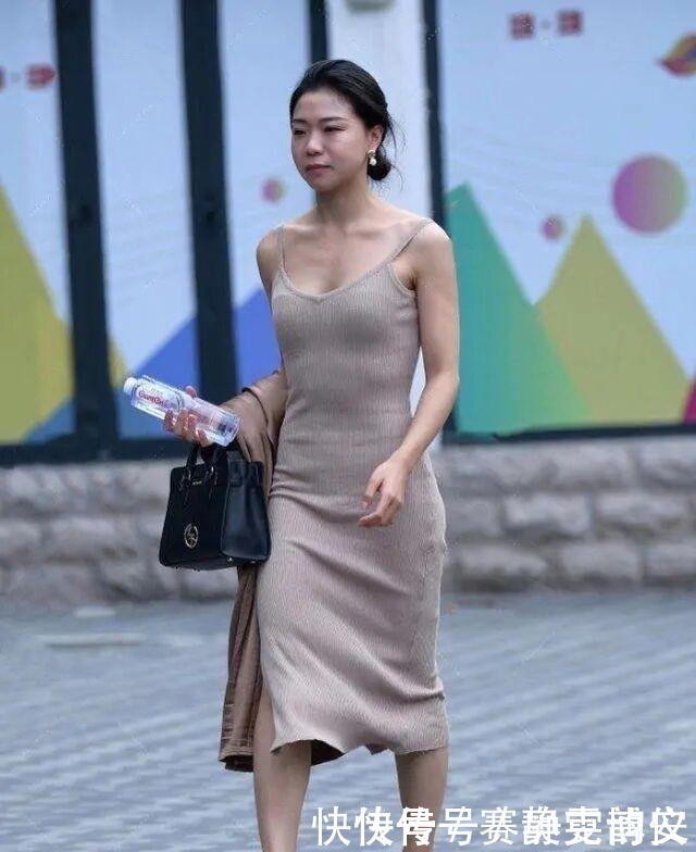 面对“宽胯”的身形,切忌得意忘形,而“葬送”了自己的好身材!