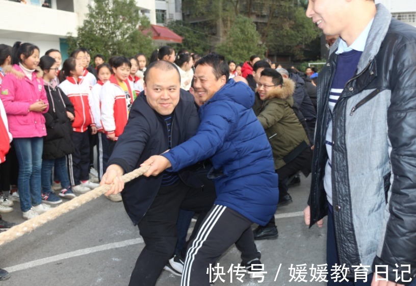 爸爸|女儿高考在即，却被父亲逼迫辍学打工，女儿：“爸爸，我想上学”