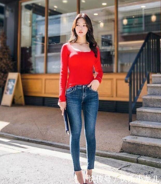 版型 紧身牛仔裤展现出高挑修长的身材,突显女神气场!这巴掌腰太细