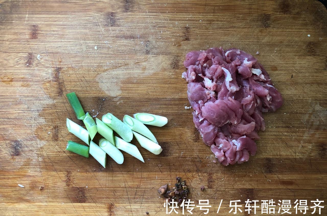 蒜苔|自制蒜台肉片焖面,做法简单,鲜美可口,大人孩子都爱吃