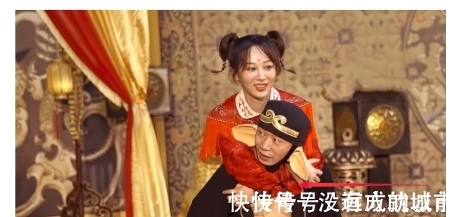 楊紫|楊迪模仿豬八戒背媳婦,楊紫仗義配合,手放的位置是女友專屬