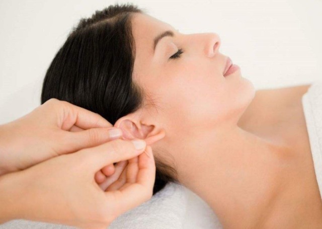 癌细胞|癌症初期不好察觉,耳朵出现的2个情况,你就可以去检查了