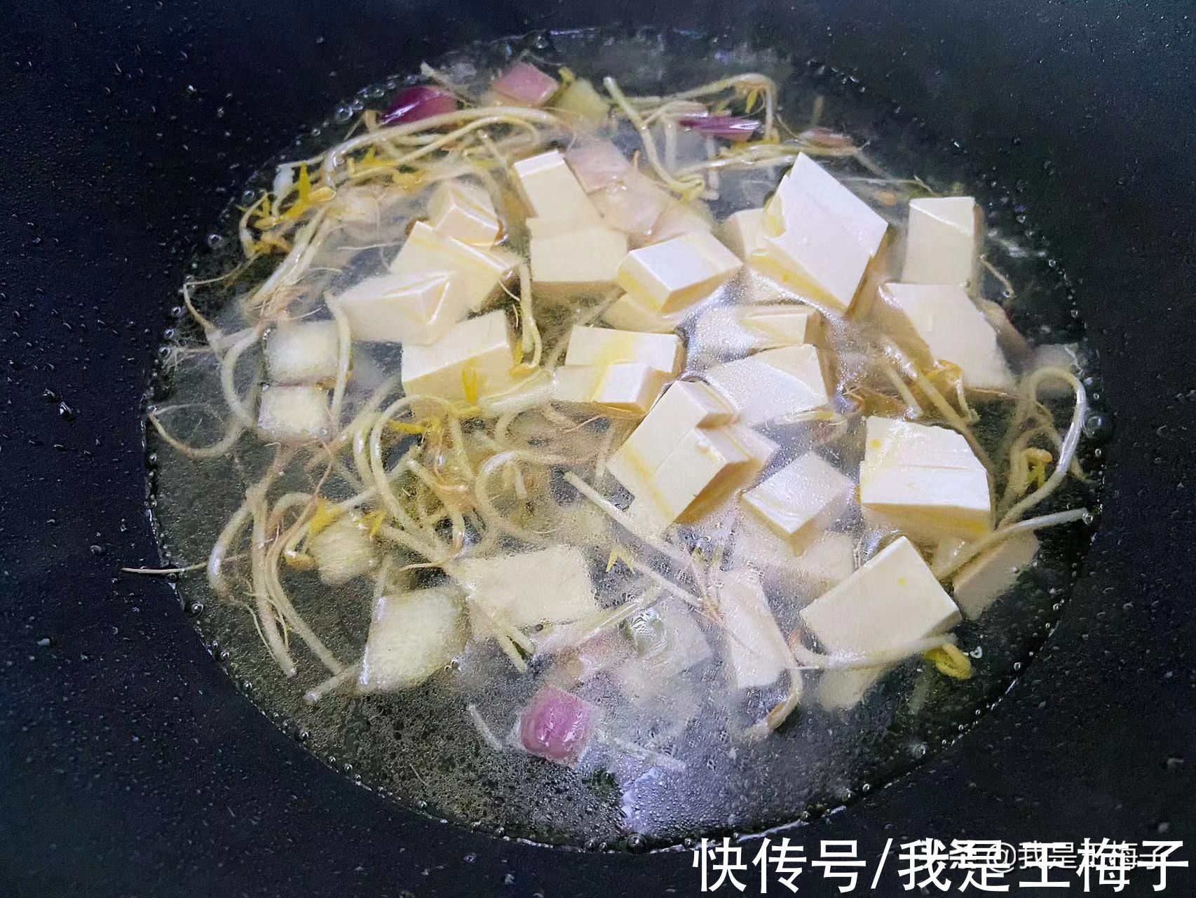 冬天做点热乎的，我家晚餐就一个菜，好吃营养，天冷吃着舒服