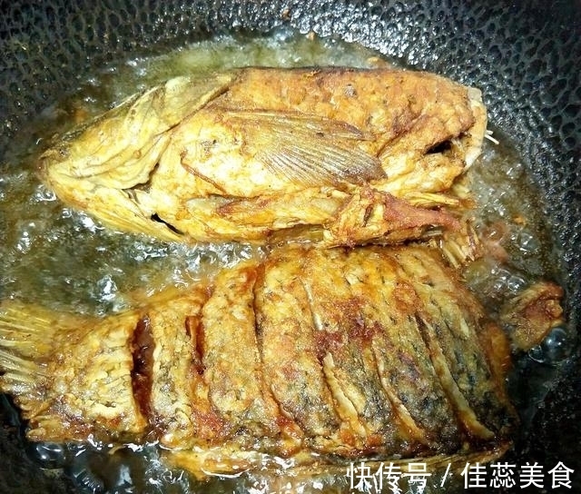 做鱼时，去腥加酒加醋都不对，这才是最好吃的做法，让您爱上吃鱼