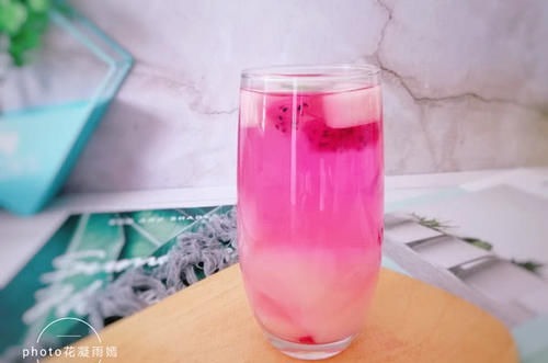 美女为了梦想远走异国他乡,却遭遇坏人绑架,被残忍对待