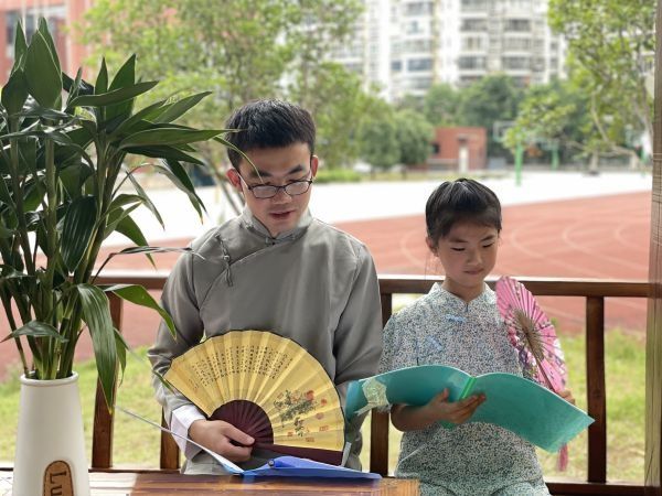 古亭|让师生们体会诵读的“余音绕梁”之美，这个小学为师生定制朗读“古亭”