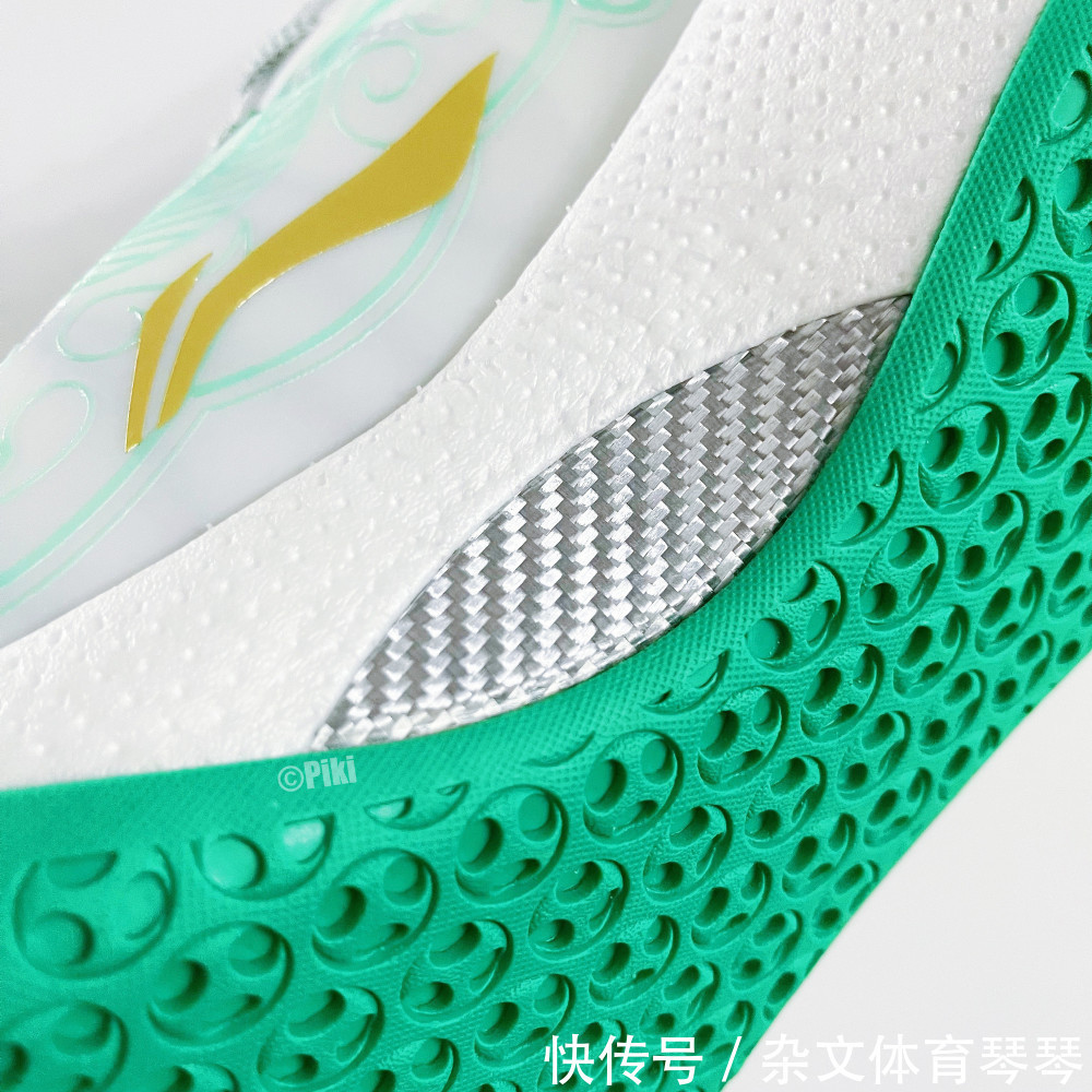 阿迪 东方力量闪耀全明星!老詹换了三双鞋,阿迪太惨,UA是最大赢家?