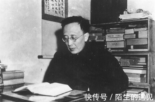 许广平@郭沫若用4字骂鲁迅,鲁迅加1字回击,世人笑称:这便是郭沫若