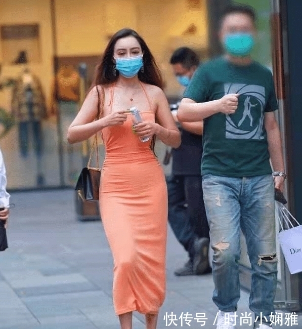 女生|穿橘色长裙的时尚女生