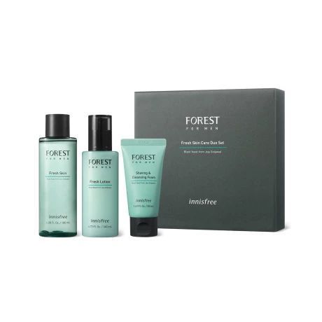 男生的皮肤吸收能力相对于女生来说较弱，容易出油，毛孔比较粗大