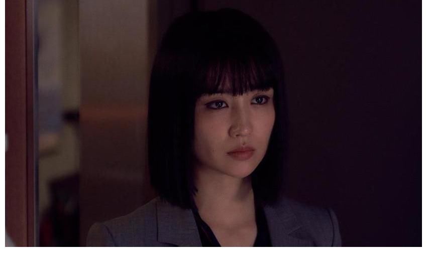 拍到一半就下车,戏份还没女三多,这女主当的真憋屈